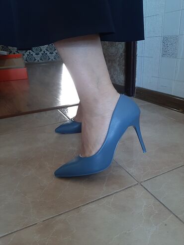 продам туфли женские: Туфли 39, цвет - Голубой