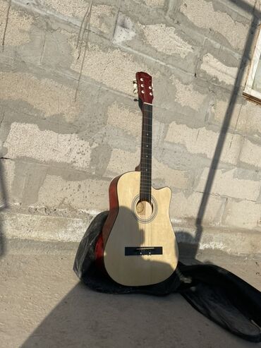 Гитары: Акустическая гитара Chord с вырезом (cutaway) Характеристики: - Тип — 2