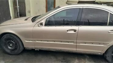 молдинг лобового стекла: Mercedes-Benz sedan (W203 C-sinfi) kuzov hissəsi. - Korpus: 4 qapılı