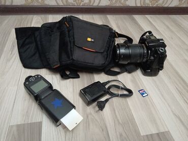 Fotokameralar: Nikon D90 satilir. Kart, adaptr, batareya,spicka uzerinde verilir