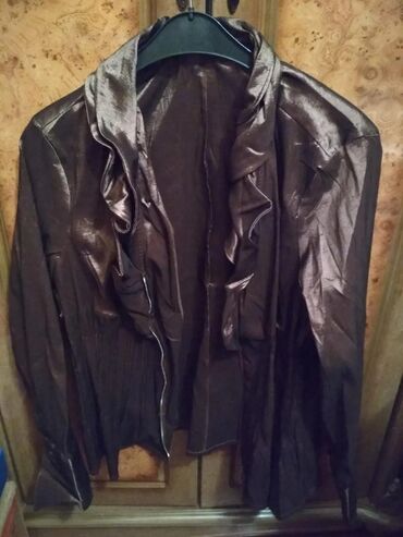 Futbolka və maykalar: Pencək və koftalar 36 (S) razmer. Təzə kimidir, Hər biri 5 azn. Ünvan — 14