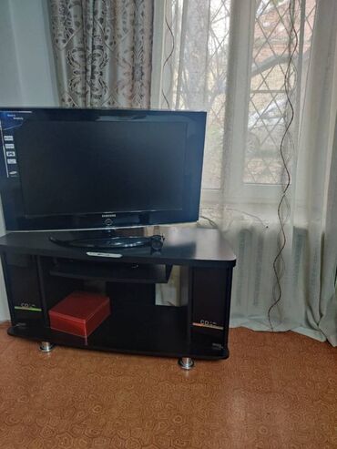 тумбы под телевизор: Тумба и подставка для телевизора, Б/у, Напольная