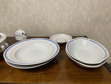 Наборы посуды: Фарфоровый сервиз, Пр-во Корея. 2 тарелки для супа, 3 столовых — 12