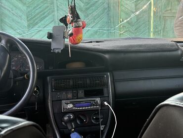 Audi: Audi A4: 1992 г., 2 л, Механика, Бензин, Седан — 4