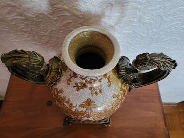 Ostali kućni dekor: Vaza nova iz 50ih god. porcelan,neka vrsta legure. rucni rad — 8