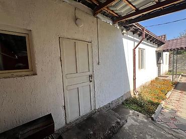 Продажа коттеджей и домов: Просторный двухэтажный дом с ухоженным зеленым участком. - — 32