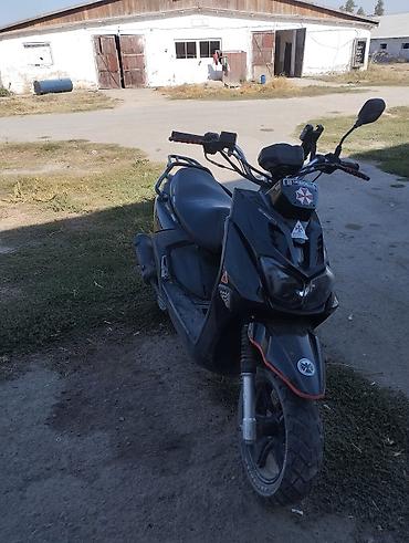 скутер эндуро: Скутер/мопед 50–150 см³ (точный объем не указан) в агрессивном стиле — 3
