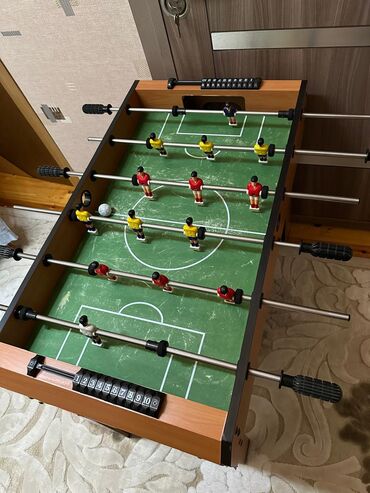 Hovuzlar: Stolüstü futbol (foosball) oyunu – kompakt və möhkəm konstruksiya