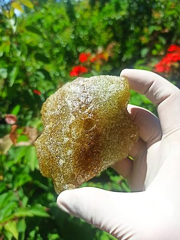 Digər kolleksiyalar: Parlaq Təbii Yaşıl Daş Satılır – Jade Tipli Nadir Mineral, İşıqda Rəng — 16