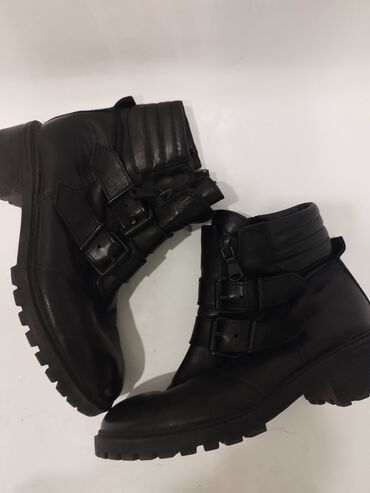 Botinka və botilyonlar: Guess, Ölçü: 37.5, rəng - Qara, İşlənmiş -da lalafo.az — 1 Botinka və botilyonlar: Guess, Ölçü: 37.5, rəng - Qara, İşlənmiş — 1