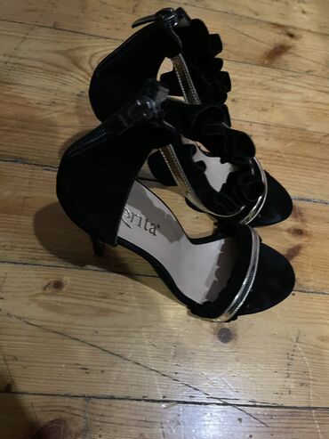 Женская обувь: Размер: 38, цвет - Черный, Б/у