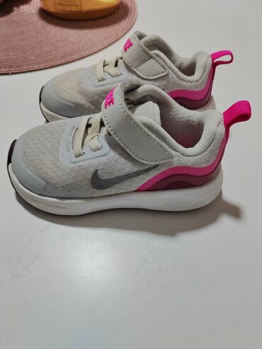 Dečija odeća i obuća: Prodajem original Nike patike, nosene i ocuvane, bez ostecenja! Br 22 at lalafo.rs Dečija odeća i obuća: Prodajem original Nike patike, nosene i ocuvane, bez ostecenja! Br 22