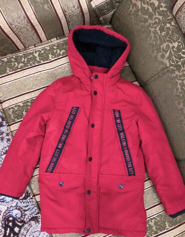пиджак красный: Продаю детскую стильную,тёплую куртку от фирмы LC Waikiki,на 7-8