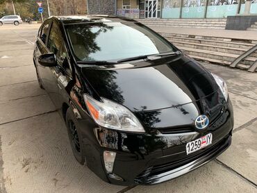 Toyota: Toyota Prius: 1.8 л | 2015 г. | 45200 км