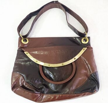 вместительная сумка: Кожаная, прессовка, коричневая. б/у. Вместительная по объёму