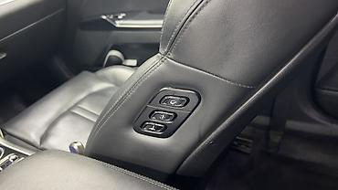 Другие детали салона: Мультимедийная система и интерьер автомобиля с современными функциями — 10