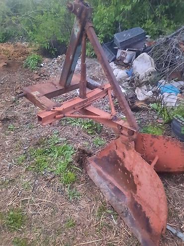 traktor yumze: Traktor üçün 3 nöqtəli asqıya qoşulan torpaq bıçağı (arxa bıçaq/grader — 1