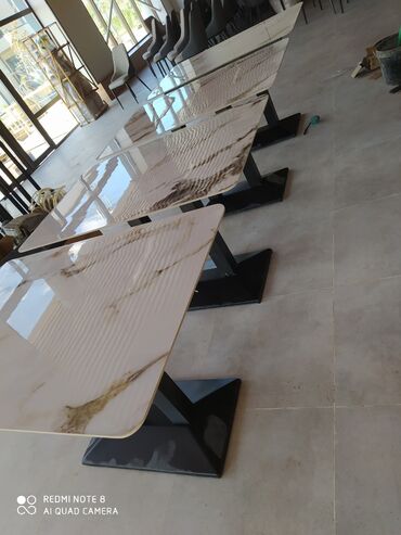 аренда помещения для кафе: Стол и стул для кафе