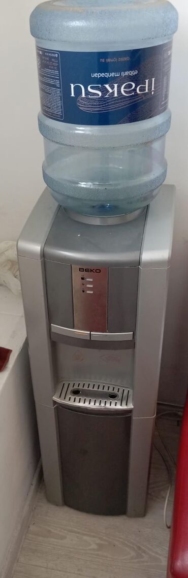 Su üçün kulerlər və dispenserlər: Kod 88 99 Su dispenseri satilir 100 azn Unvan Elemler . Alti