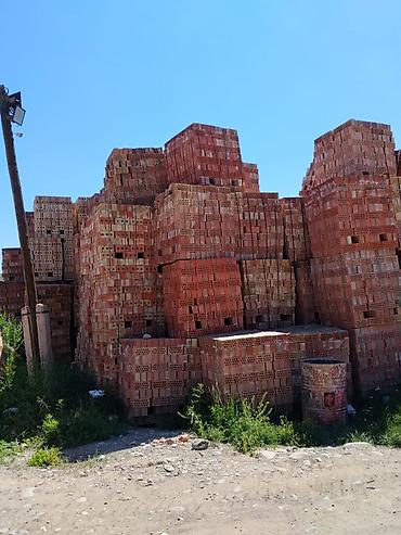 работа кирпичный: Требуются каменщики, черновая кладка, оплата еженедельно, проживание и — 2