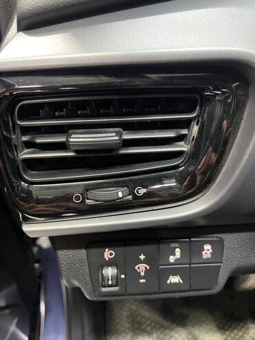 Kia: Kia Stonic: 2019 г., 1.4 л, Автомат, Бензиновая, Кроссовер — 6