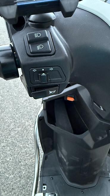 Мопеды, скутеры: Moped/skuter – şəhərdaxili sürüş və çatdırılma üçün ideal - Rəng — 1