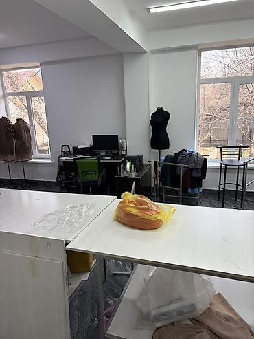 Продажа коттеджей и домов: Сдается коммерческое помещение 500 кВ 2 этажа можно все здание 4 — 18