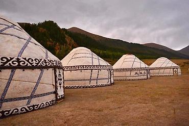 Аренда юрт: Аренда юрты, Каркас Деревянный, 85 баш, Самовар, С полом, Стол — 5