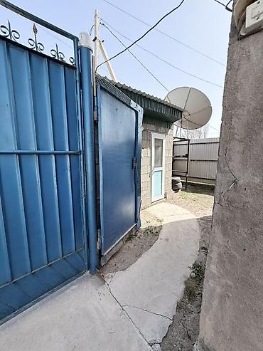 Продажа коттеджей и домов: Двухэтажный дом с двором и хозяйственными постройками, 13 соток село — 18