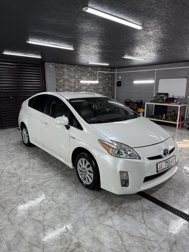 Toyota: Toyota Prius: 2013 г., 1.8 л, Вариатор, Электромобиль, Кроссовер