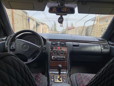 Mercedes-Benz: Mercedes-Benz E 220: 2.2 l | Sedan — 6