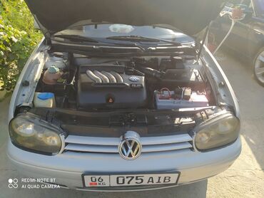 домкрат воздушный: Хэтчбек Volkswagen Golf IV серебристого цвета с открытым капотом и