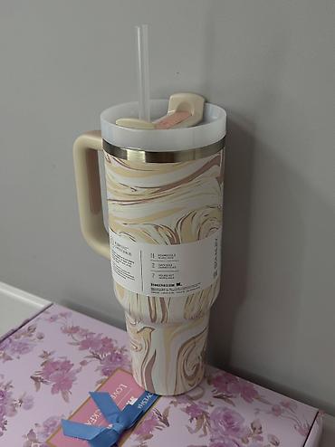Другие комплектующие: Термокружка Stanley The Quencher H2.0 Tumbler, 40 oz (1,18 л) Топовые at lalafo.kg — 26 Другие комплектующие: Термокружка Stanley The Quencher H2.0 Tumbler, 40 oz (1,18 л) Топовые — 26