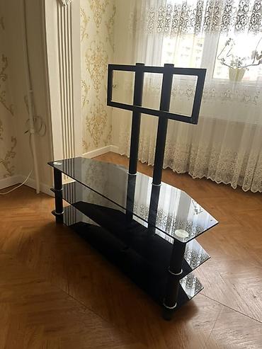 rezin yataq: Şüşə TV stendi və monitor/tv asqısı - Rəng: qara, parlaq temperli — 2