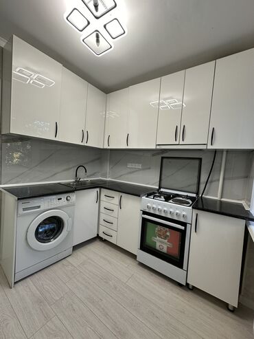 квартира өзгөн: 2 комнаты, 45 м², Индивидуалка, 3 этаж, Евроремонт