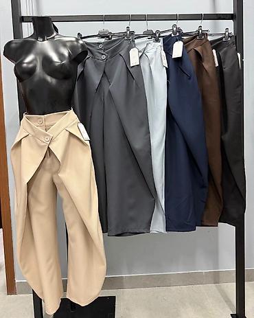 ideal helanke: Pantalone
Cena 2.800 dinara
Uni vel.
Vel.22 — 6