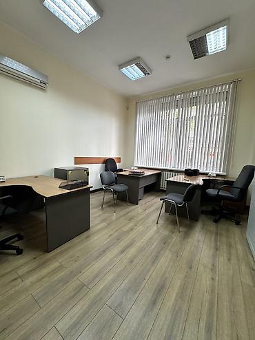 Аренда офисов: Сдаю Офис целиком: 300 м², В жилом комплексе, С ремонтом, Первая линия, С отдельным входом, С отдельным санузлом — 21