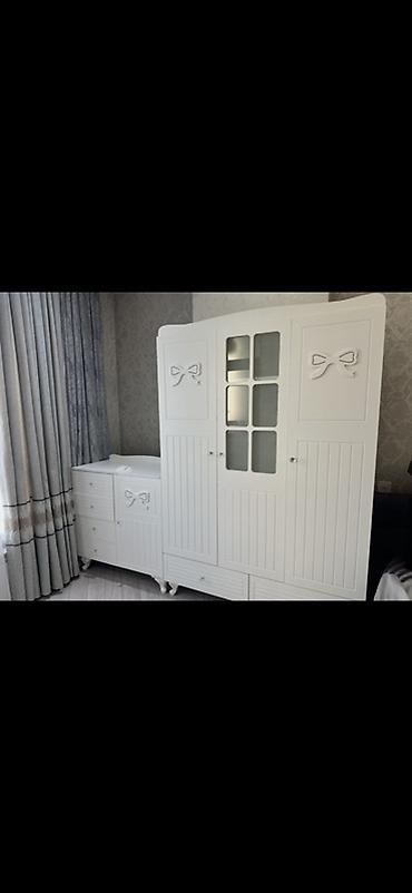 Az istifade olunub Uşaq/usaq otağı üçün ağ mebel dəsti - 3 qapılı