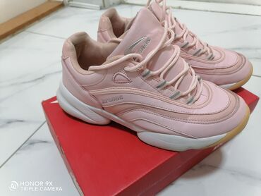 Sneakers & Athletic shoes: 39, color - Pink