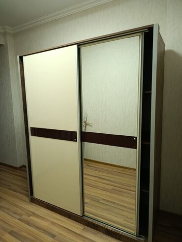 Soyuducular: Dolab yaxşı vəziyyətdə təcili satılır 120 manat. Unvan hesi aslanov