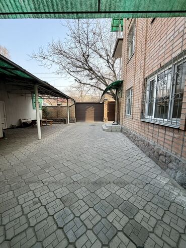 Долгосрочная аренда домов: 200 м², 7 комнат, Видеонаблюдение, Забор, огорожен, Парковка at lalafo.kg — 4 Долгосрочная аренда домов: 200 м², 7 комнат, Видеонаблюдение, Забор, огорожен, Парковка — 4