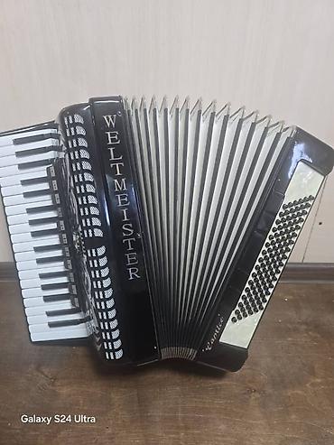 Аккордеоны: Продаются аккордеоны по выгодной цене,в отличном состоянии, звоните — 18