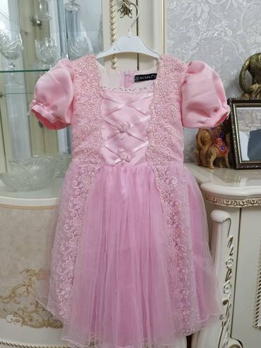 платья девочки: Детское платье, цвет - Розовый, Б/у