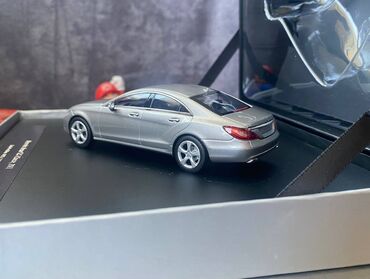 Avtomobil modelləri: Коллекционная модель Mercedes-Benz CLS C218 grey 2011 125 Jahre — 11
