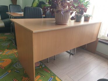 мебели для офиса: Продаю стол: размер 75×165 столешница, высота 70- цена 1500. состояние