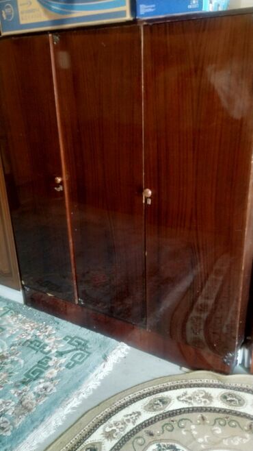 Dolablar: İşlənmiş, Açılan, 3 qapılı Düz dolab, Qarderob, paltar dolabı