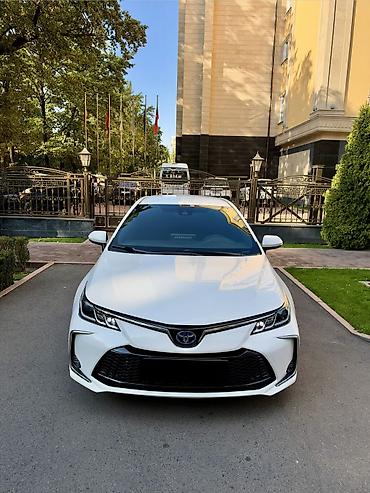Toyota Corolla: 2022 г., 1.8 л, Автомат, Гибрид, Седан