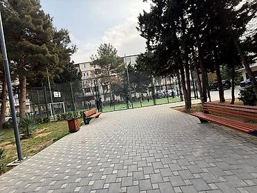 evler bine: Bakixanovda 252 nömrəli məktəbin yaxınlıqında abad heyətdə 4/5 — 1
