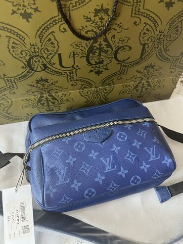 сумка кожаная б: Классическая сумка, Louis Vuitton, Материал: Искусственная кожа, Застежка на молнии, Унисекс
