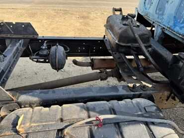 Yük maşınları: Yük maşını – GAZ (kabinə və ön hissə klassik GAZ-53/52 tipli), arxa — 13